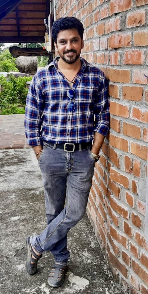 Vivek R