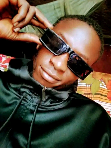 Ezra Gowon