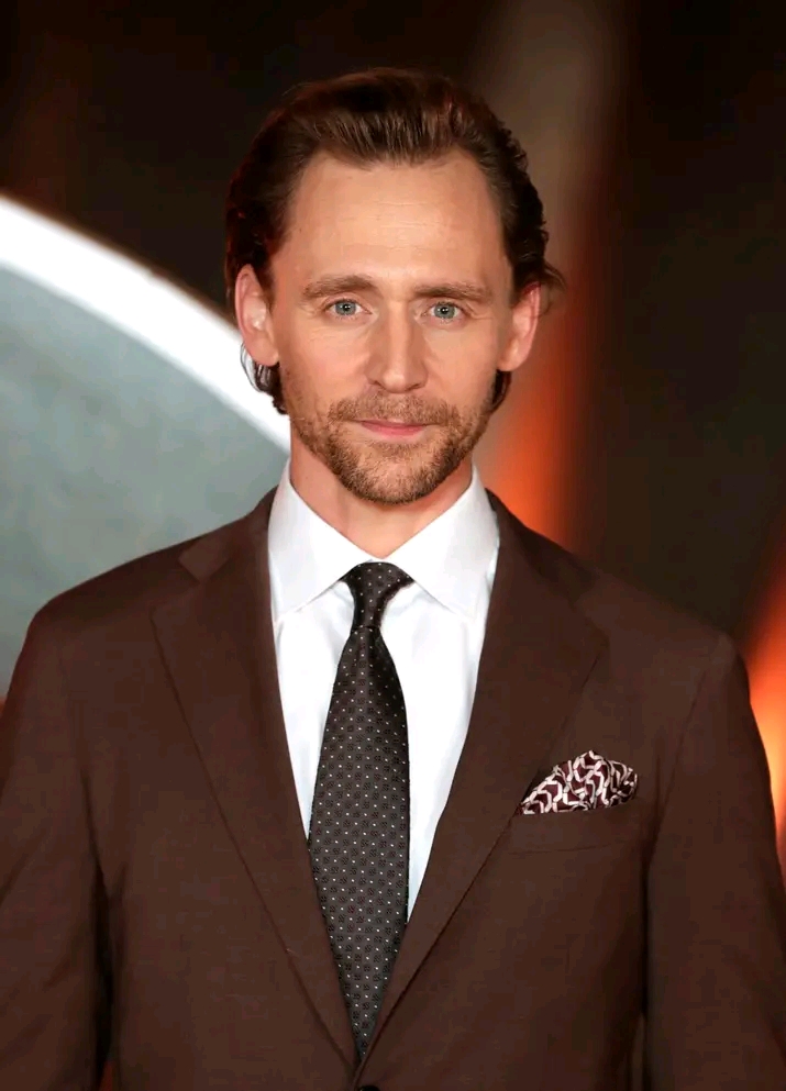 Tom  Hiddleston 